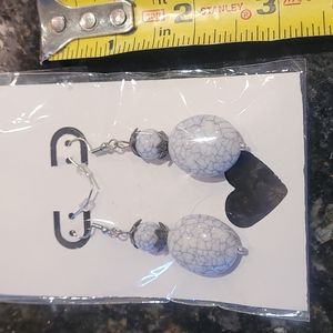** 3/$5 ** Earrings, pierced white/gray/silver
